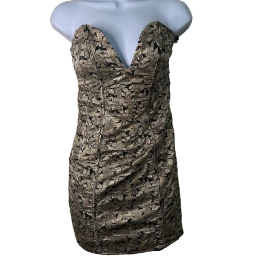 Elegant Strapless Dress in Gold